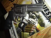 Gun Taurus 608 speed loader 003.jpg