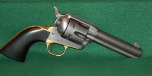 uberti hombre 001 (600x301).jpg